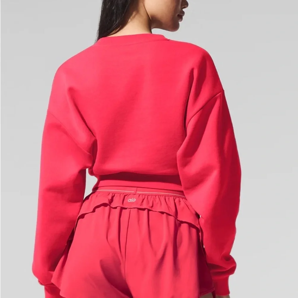 NWT🍓ALO Yoga Cropped Accolade Crewneck Top 🎈